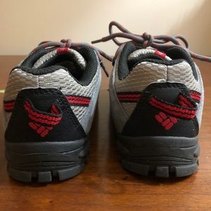 Columbia youth shoes